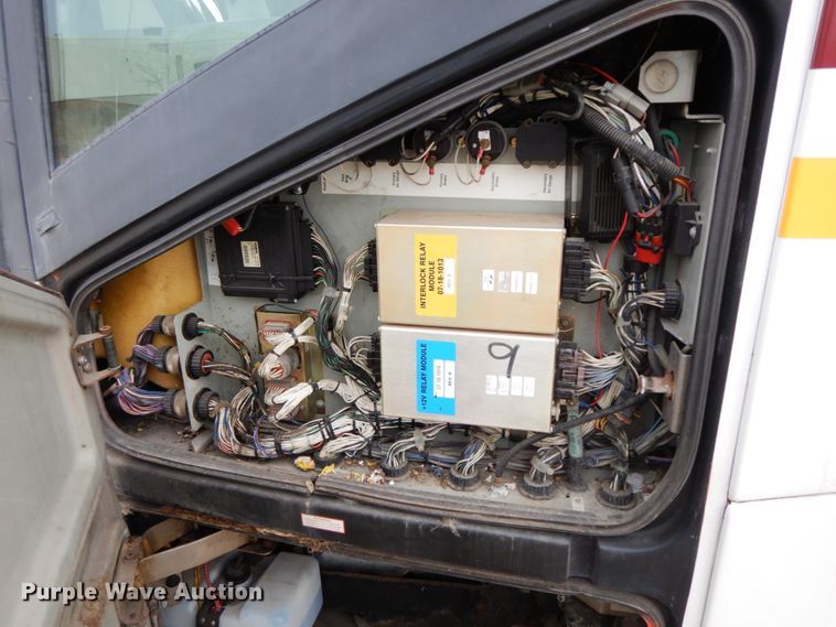 image for item DF6499 1999 MCI 120-EL3  coach bus