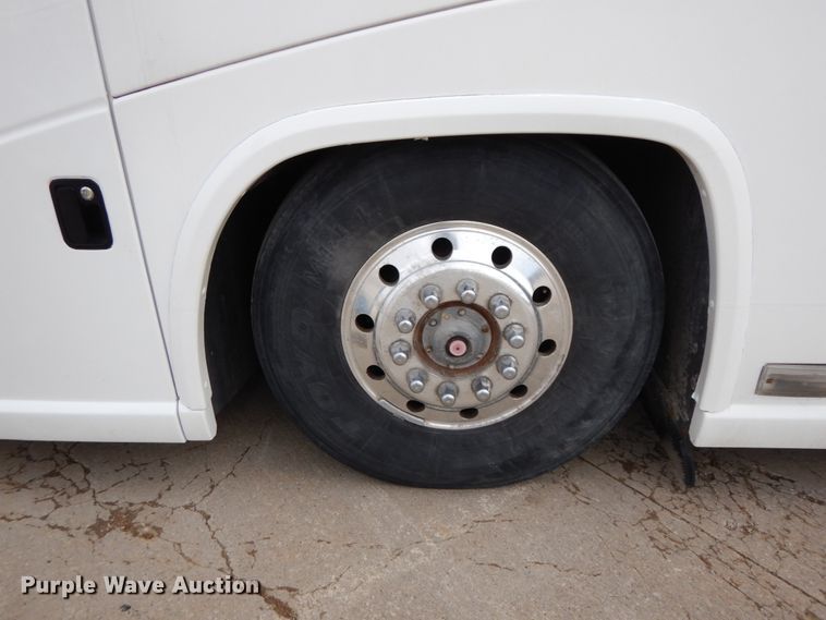 image for item DF6499 1999 MCI 120-EL3  coach bus