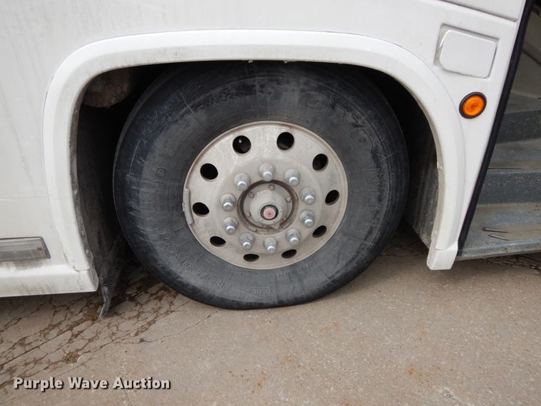 image for item DF6499 1999 MCI 120-EL3  coach bus