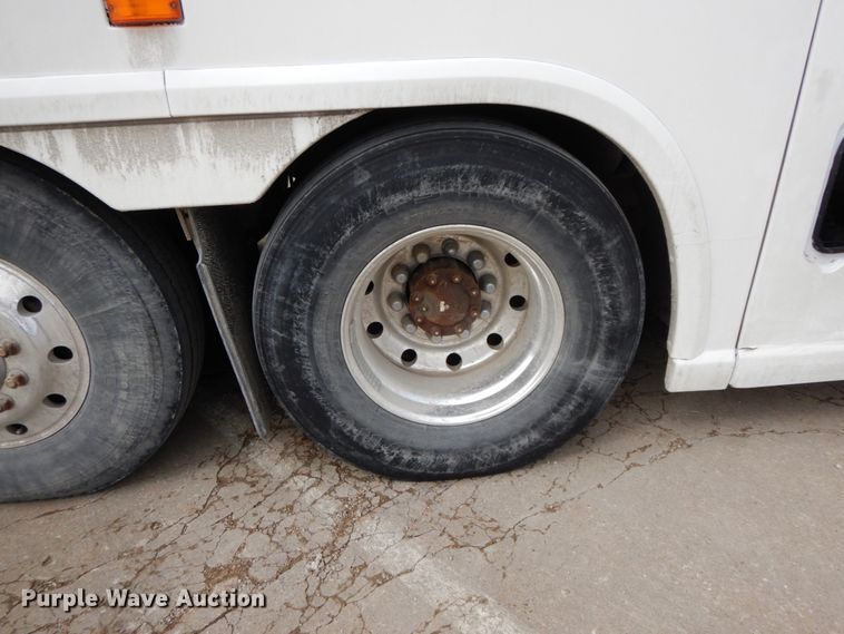 image for item DF6499 1999 MCI 120-EL3  coach bus