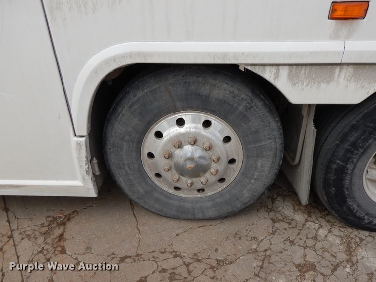 image for item DF6499 1999 MCI 120-EL3  coach bus