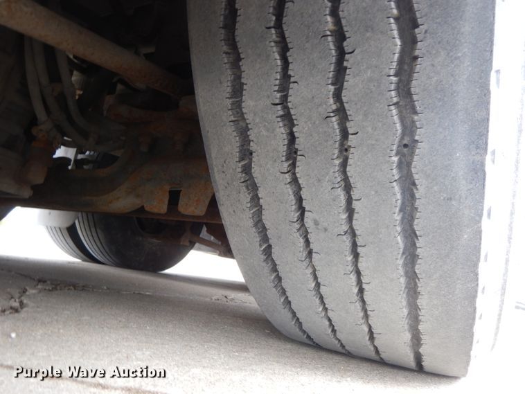 image for item DF6499 1999 MCI 120-EL3  coach bus