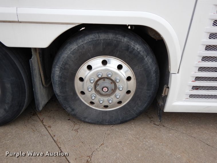 image for item DF6499 1999 MCI 120-EL3  coach bus