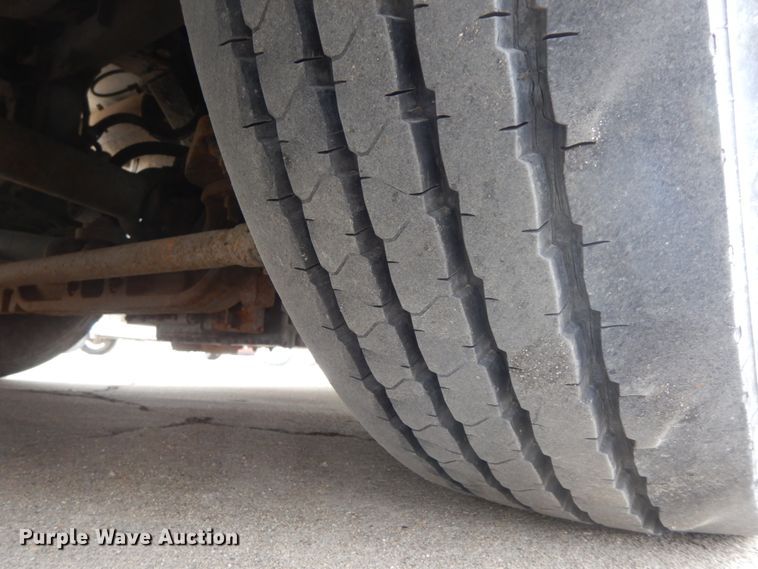 image for item DF6499 1999 MCI 120-EL3  coach bus