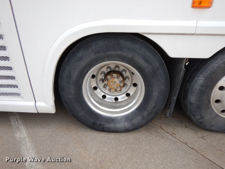 image for item DF6499 1999 MCI 120-EL3  coach bus