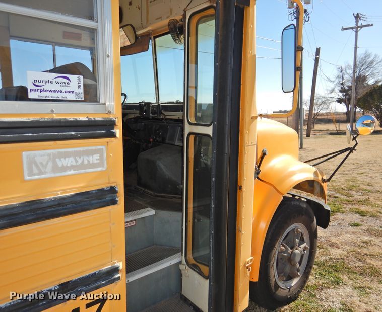 image for item DG1588 1992 International 3800  school bus