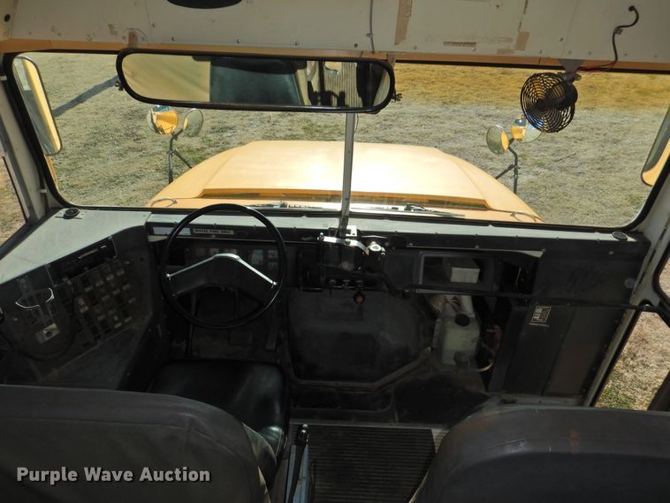 image for item DG1588 1992 International 3800  school bus