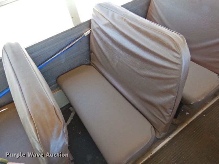 image for item DG1588 1992 International 3800  school bus