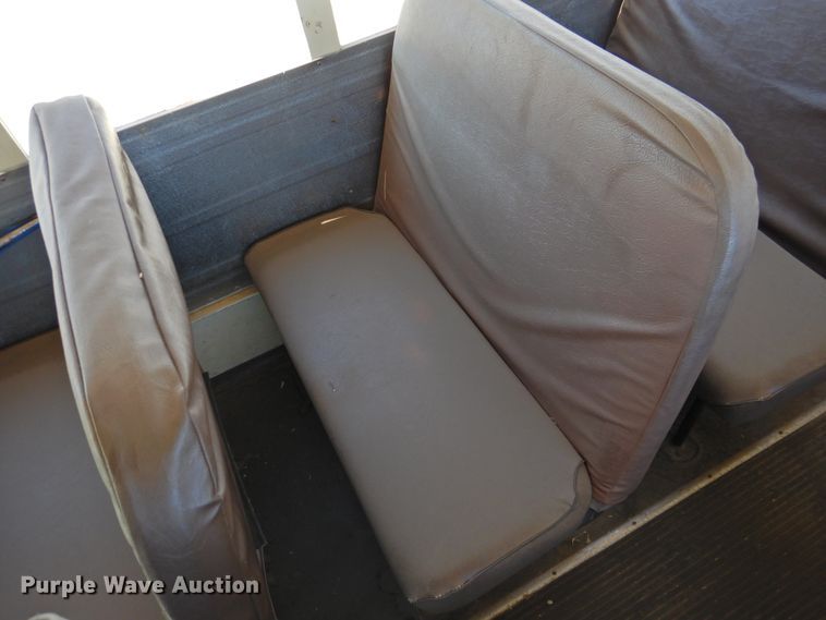 image for item DG1588 1992 International 3800  school bus