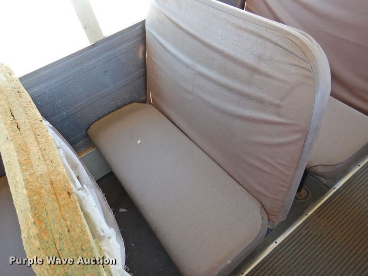 image for item DG1588 1992 International 3800  school bus