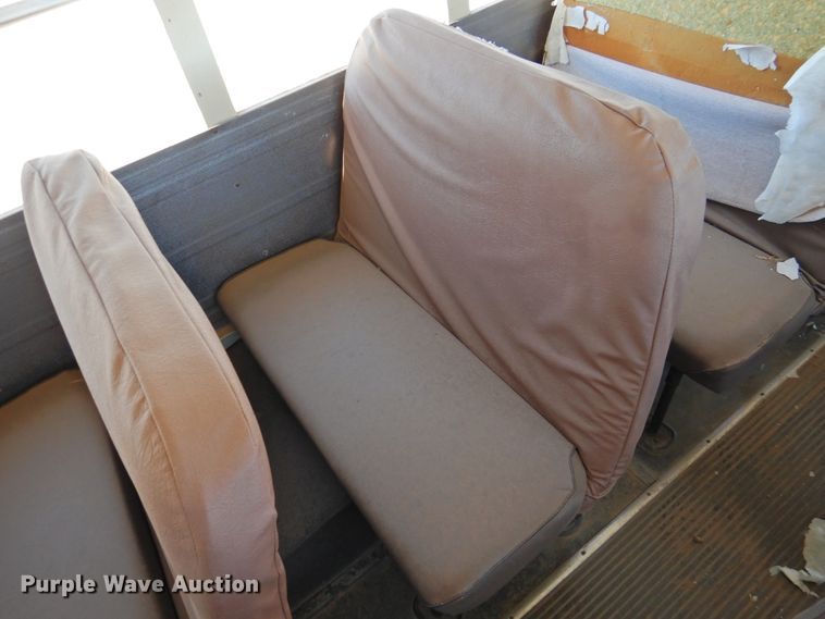 image for item DG1588 1992 International 3800  school bus