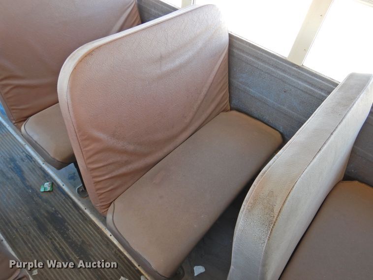 image for item DG1588 1992 International 3800  school bus