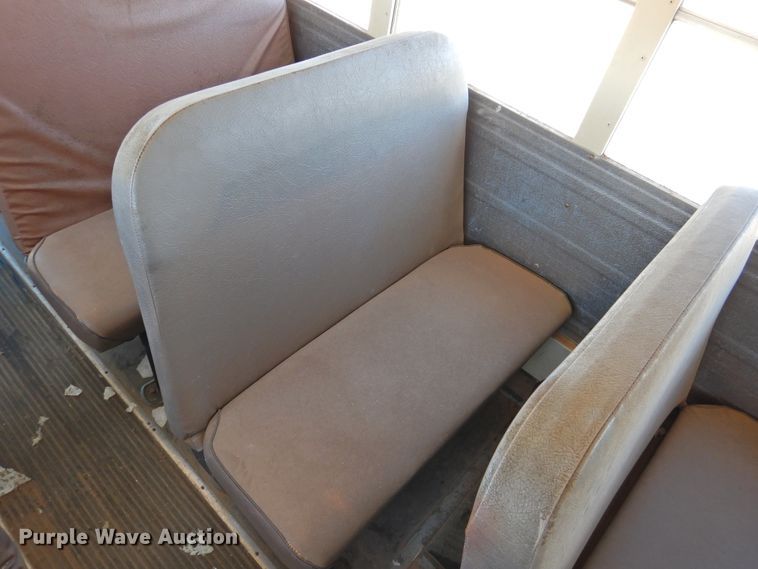 image for item DG1588 1992 International 3800  school bus