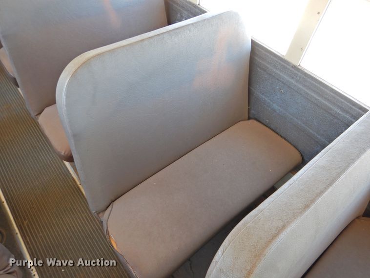 image for item DG1588 1992 International 3800  school bus