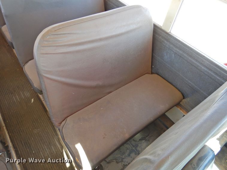 image for item DG1588 1992 International 3800  school bus