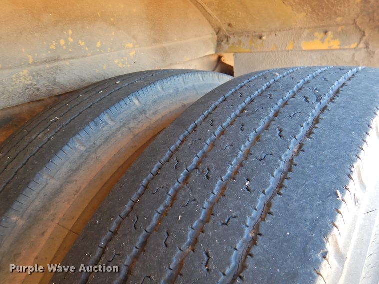 image for item DG1588 1992 International 3800  school bus