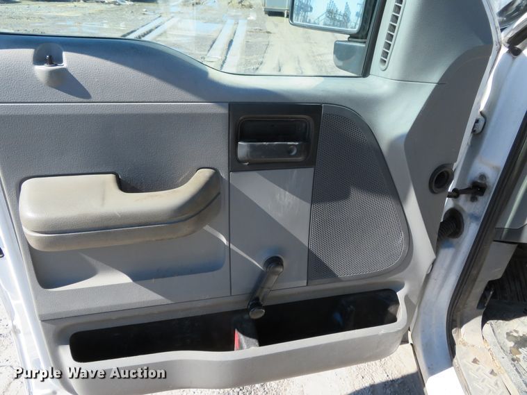 image for item DH0701 2005 Ford F150XL  pickup truck