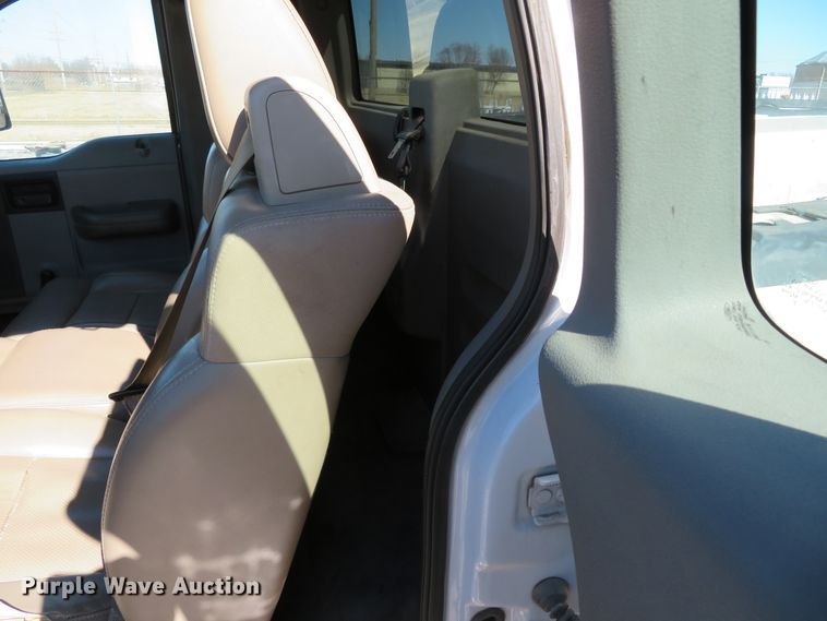 image for item DH0701 2005 Ford F150XL  pickup truck