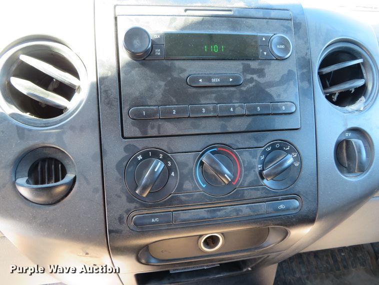 image for item DH0701 2005 Ford F150XL  pickup truck