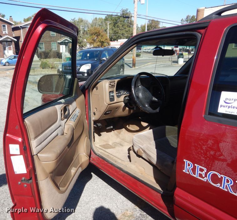 image for item DH5222 2002 Chevrolet Blazer  SUV