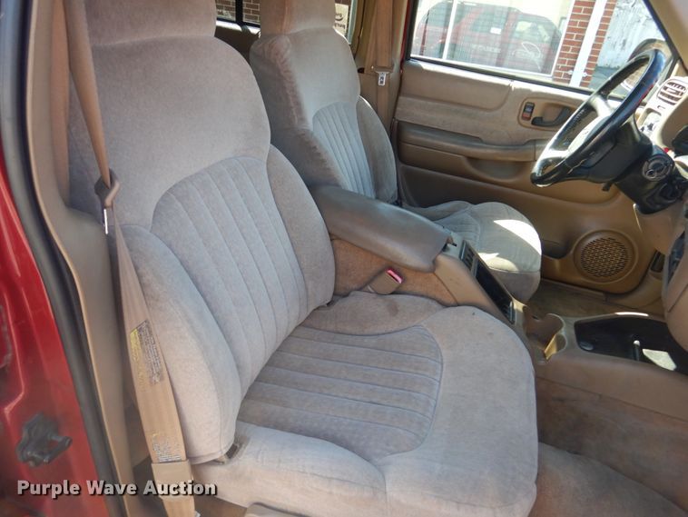 image for item DH5222 2002 Chevrolet Blazer  SUV