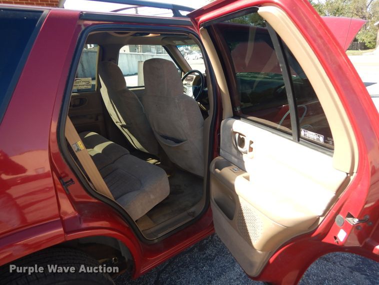 image for item DH5222 2002 Chevrolet Blazer  SUV