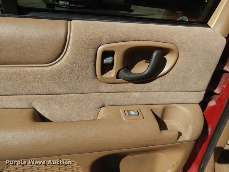 image for item DH5222 2002 Chevrolet Blazer  SUV