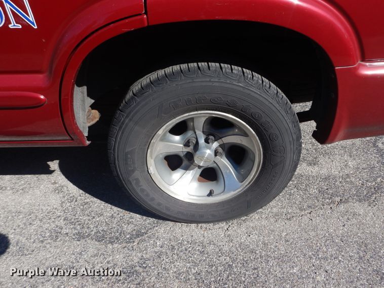 image for item DH5222 2002 Chevrolet Blazer  SUV