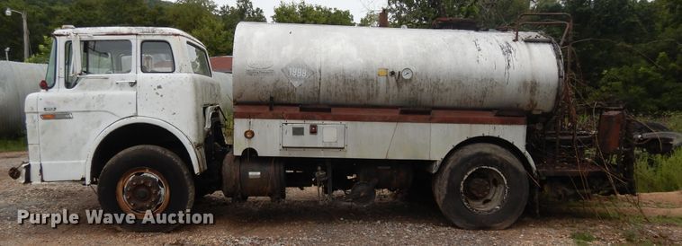 image for item DI7741 1984 Ford 800  oil distributor truck