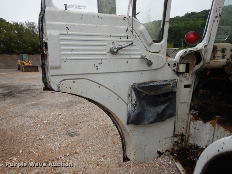 image for item DI7741 1984 Ford 800  oil distributor truck