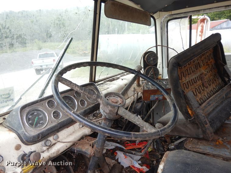 image for item DI7741 1984 Ford 800  oil distributor truck