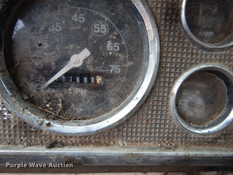 image for item DI7741 1984 Ford 800  oil distributor truck