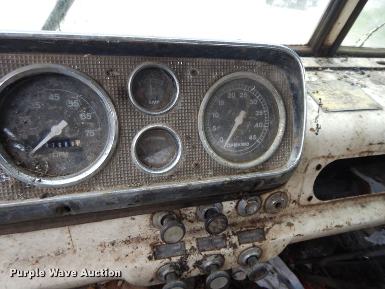 image for item DI7741 1984 Ford 800  oil distributor truck