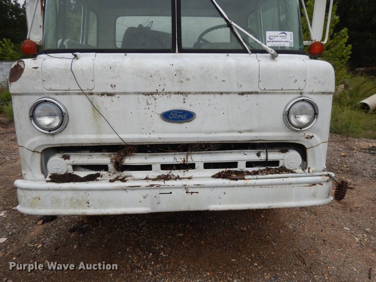 image for item DI7741 1984 Ford 800  oil distributor truck