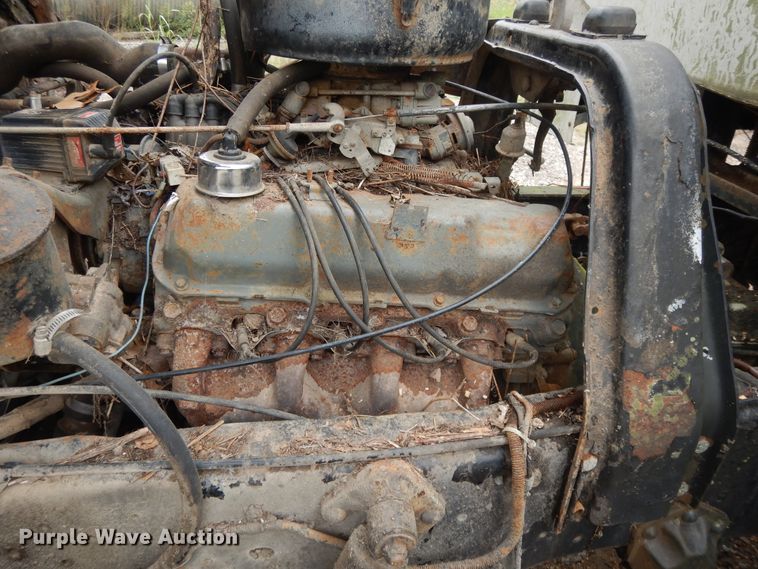 image for item DI7741 1984 Ford 800  oil distributor truck