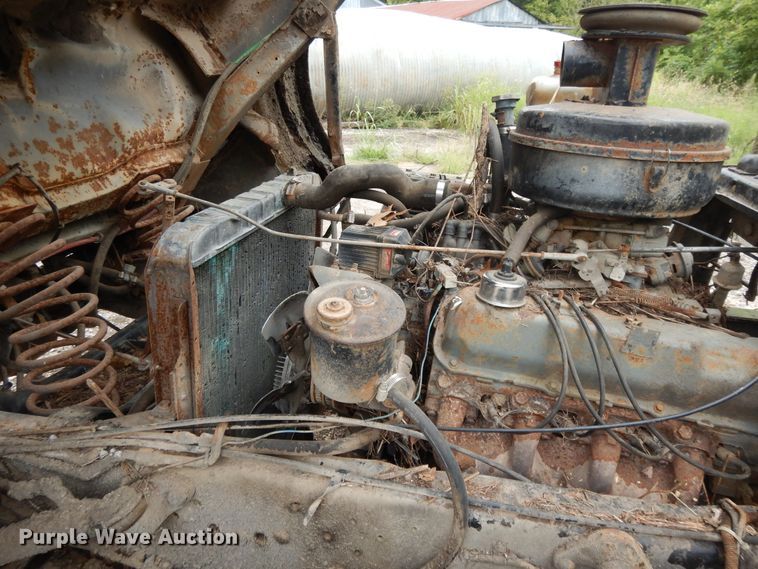 image for item DI7741 1984 Ford 800  oil distributor truck