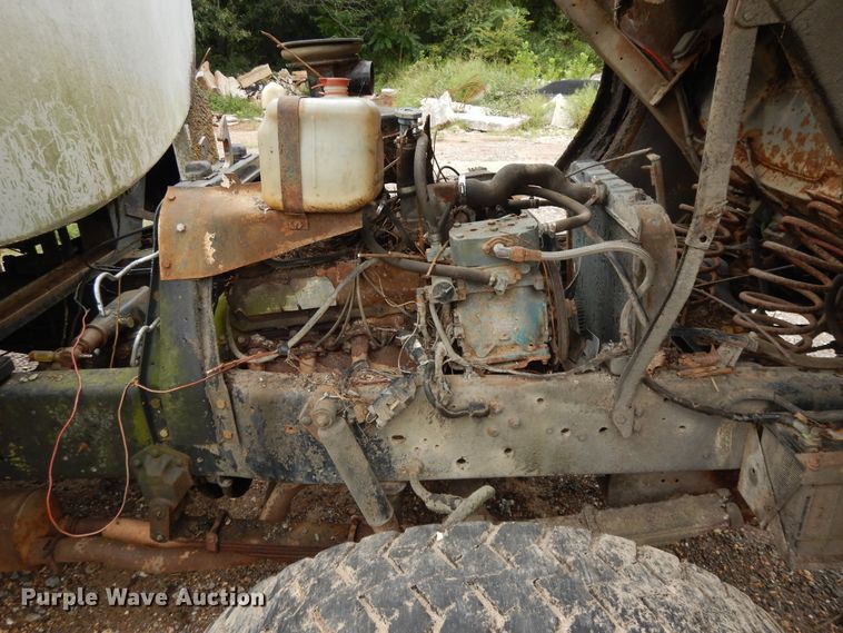 image for item DI7741 1984 Ford 800  oil distributor truck