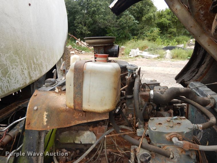 image for item DI7741 1984 Ford 800  oil distributor truck