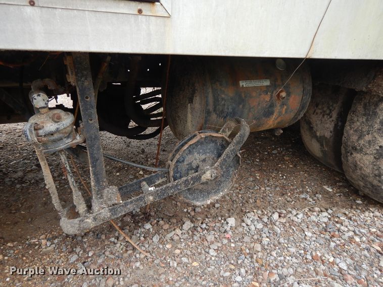 image for item DI7741 1984 Ford 800  oil distributor truck