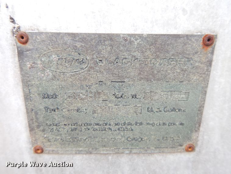 image for item DI7741 1984 Ford 800  oil distributor truck