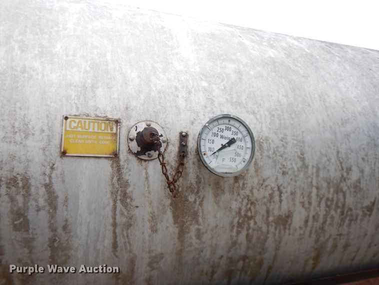 image for item DI7741 1984 Ford 800  oil distributor truck