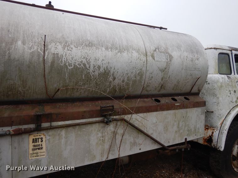 image for item DI7741 1984 Ford 800  oil distributor truck