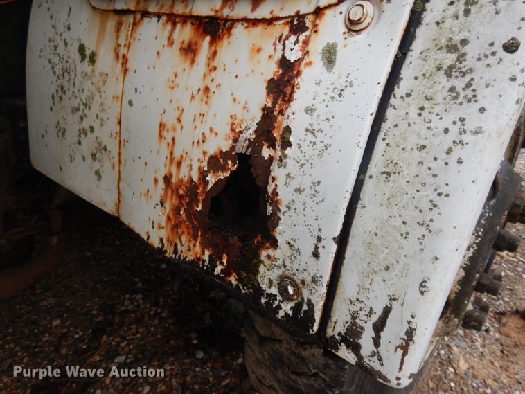 image for item DI7741 1984 Ford 800  oil distributor truck