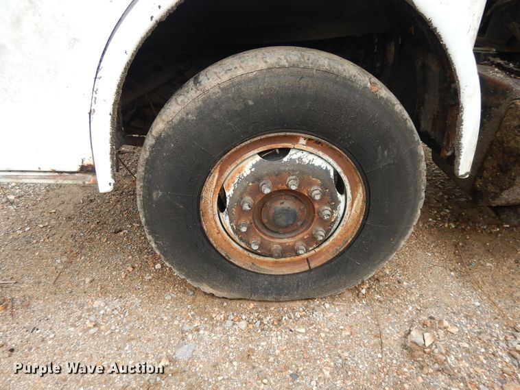 image for item DI7741 1984 Ford 800  oil distributor truck