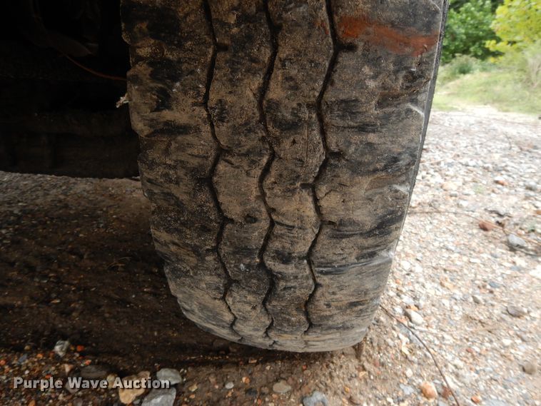 image for item DI7741 1984 Ford 800  oil distributor truck