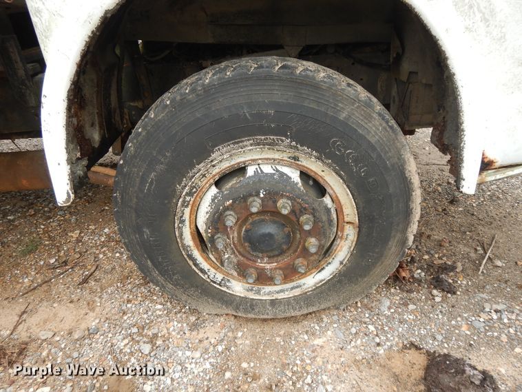 image for item DI7741 1984 Ford 800  oil distributor truck