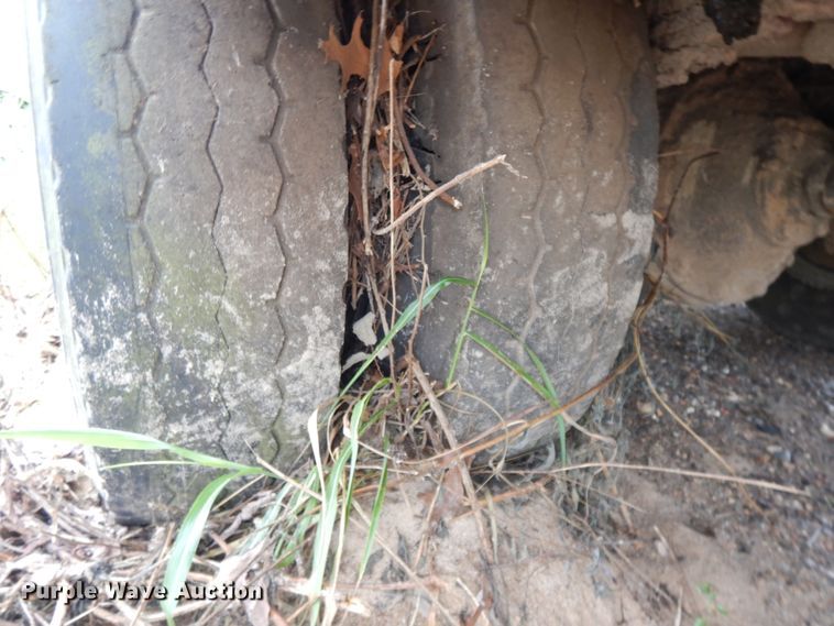 image for item DI7741 1984 Ford 800  oil distributor truck