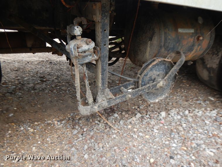 image for item DI7741 1984 Ford 800  oil distributor truck