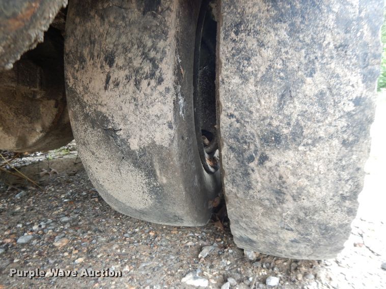 image for item DI7741 1984 Ford 800  oil distributor truck