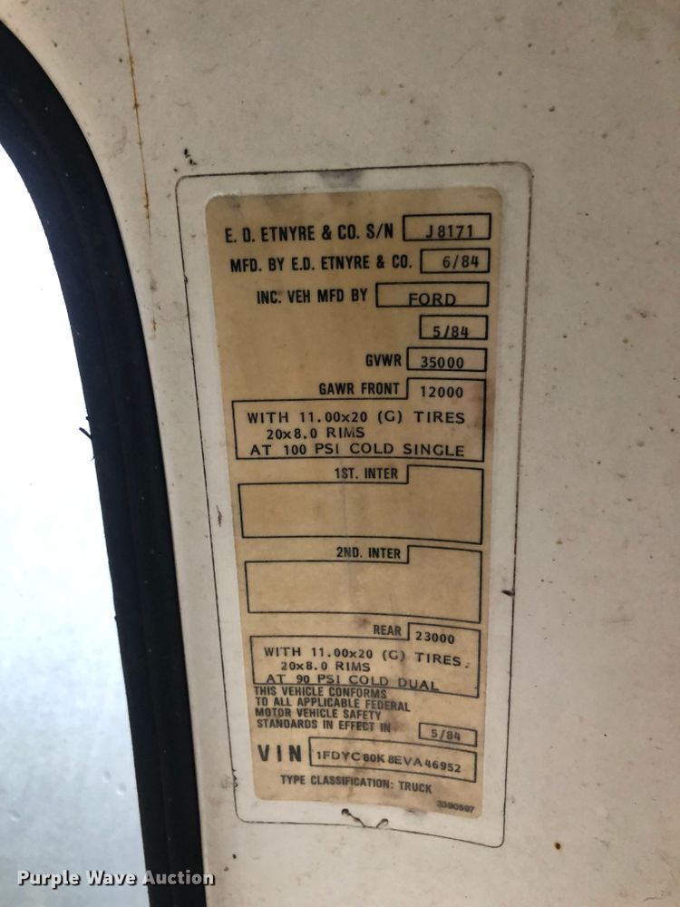 image for item DI7741 1984 Ford 800  oil distributor truck